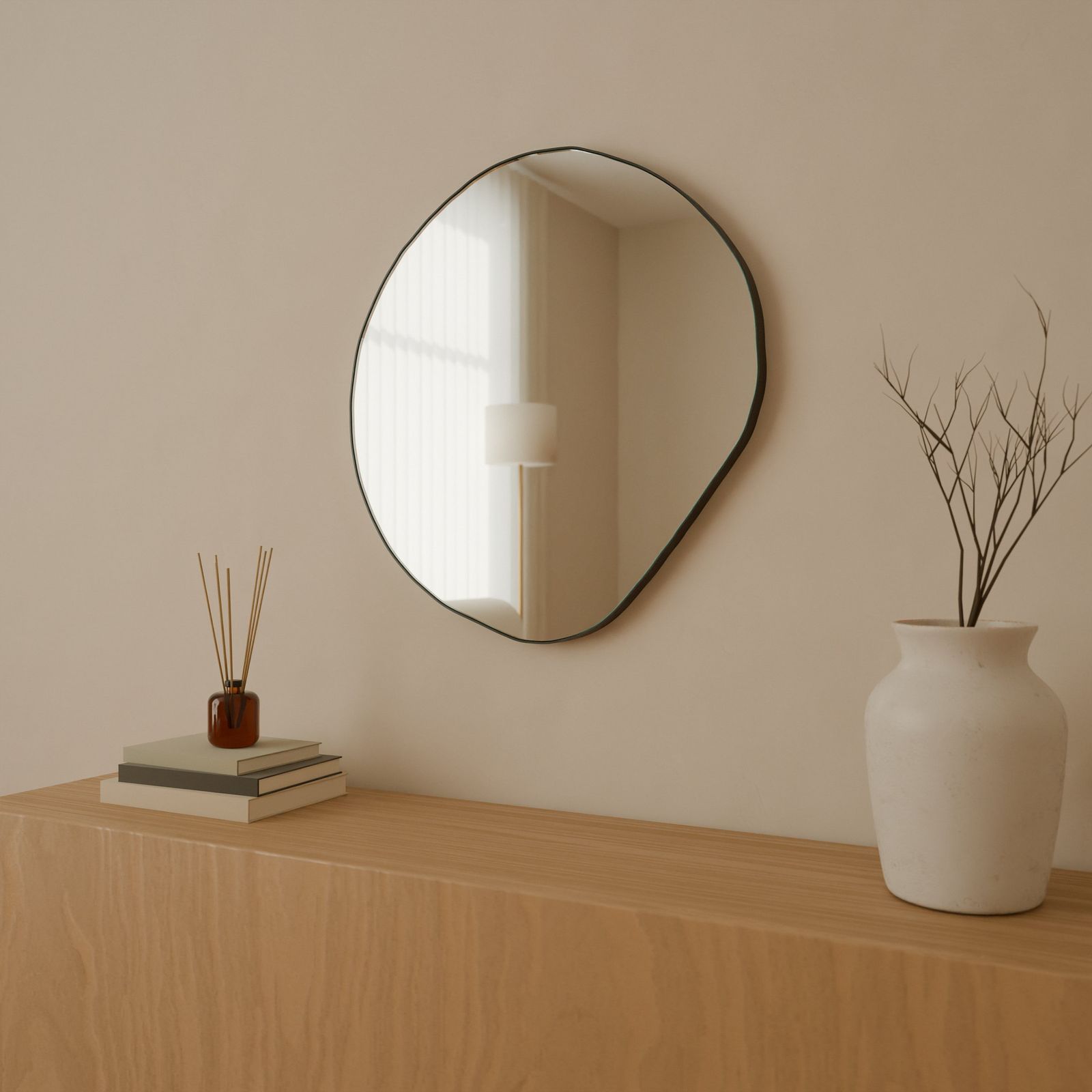 Bondi mirror, Metal · Black, in a room